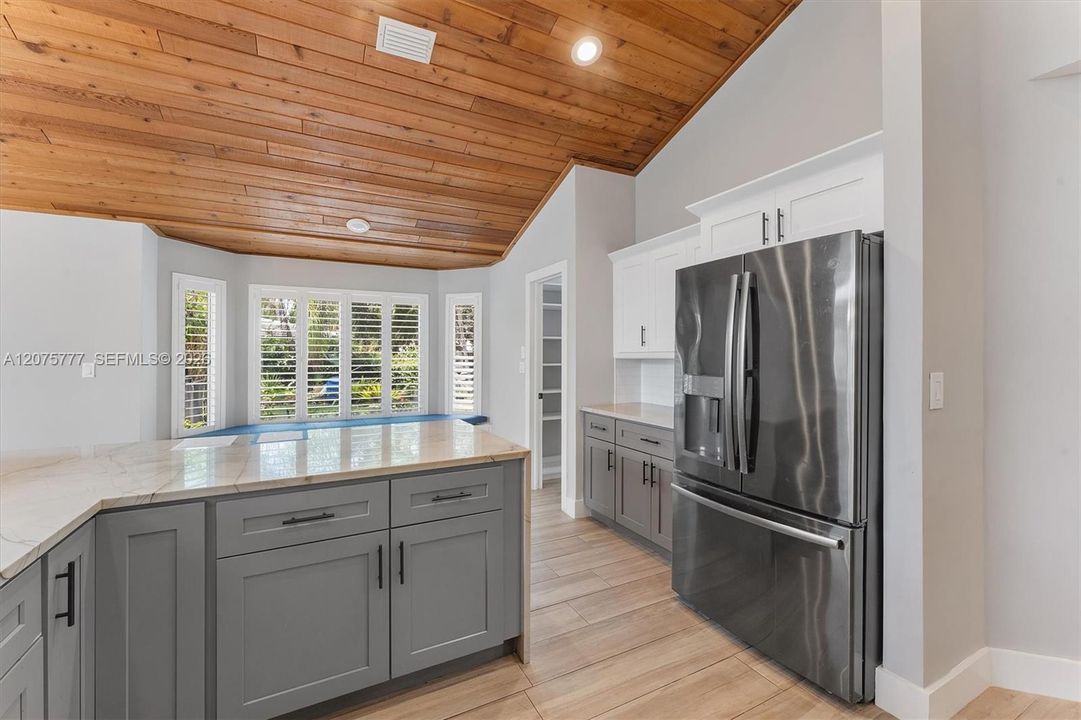 For Sale: $929,500 (4 beds, 2 baths, 2498 Square Feet)