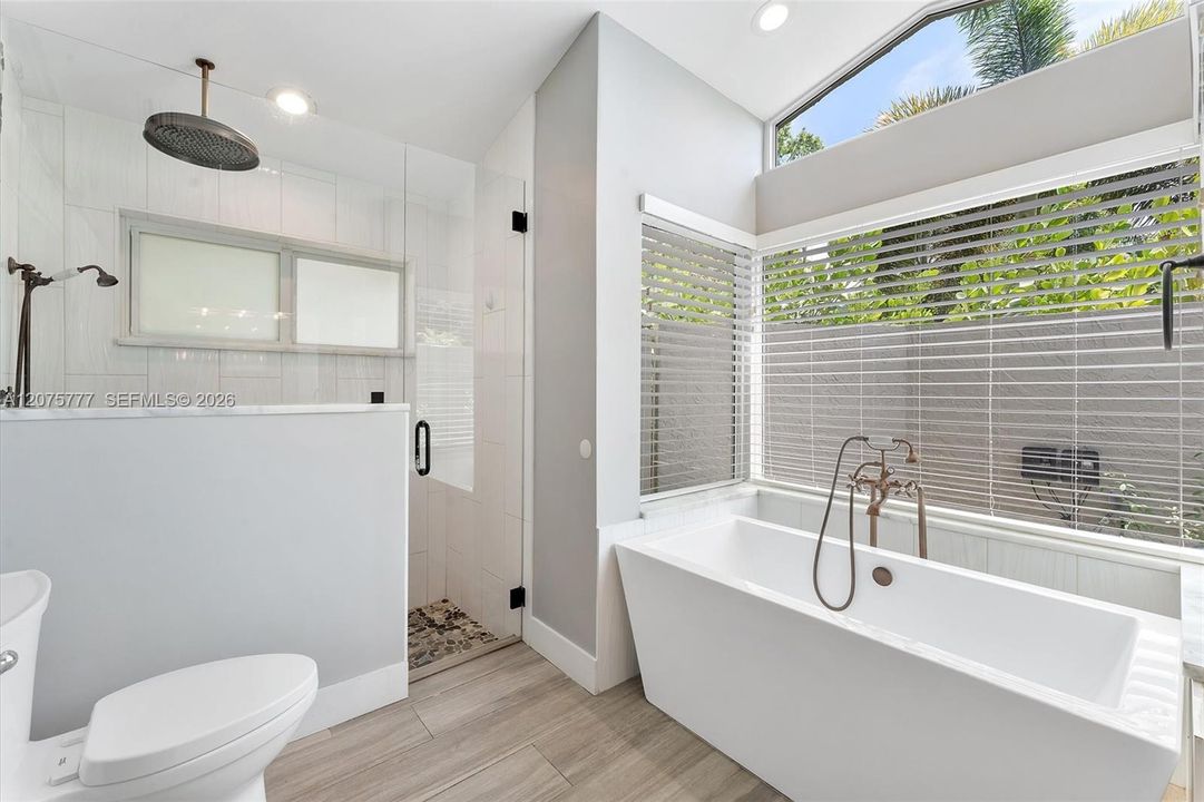 For Sale: $929,500 (4 beds, 2 baths, 2498 Square Feet)