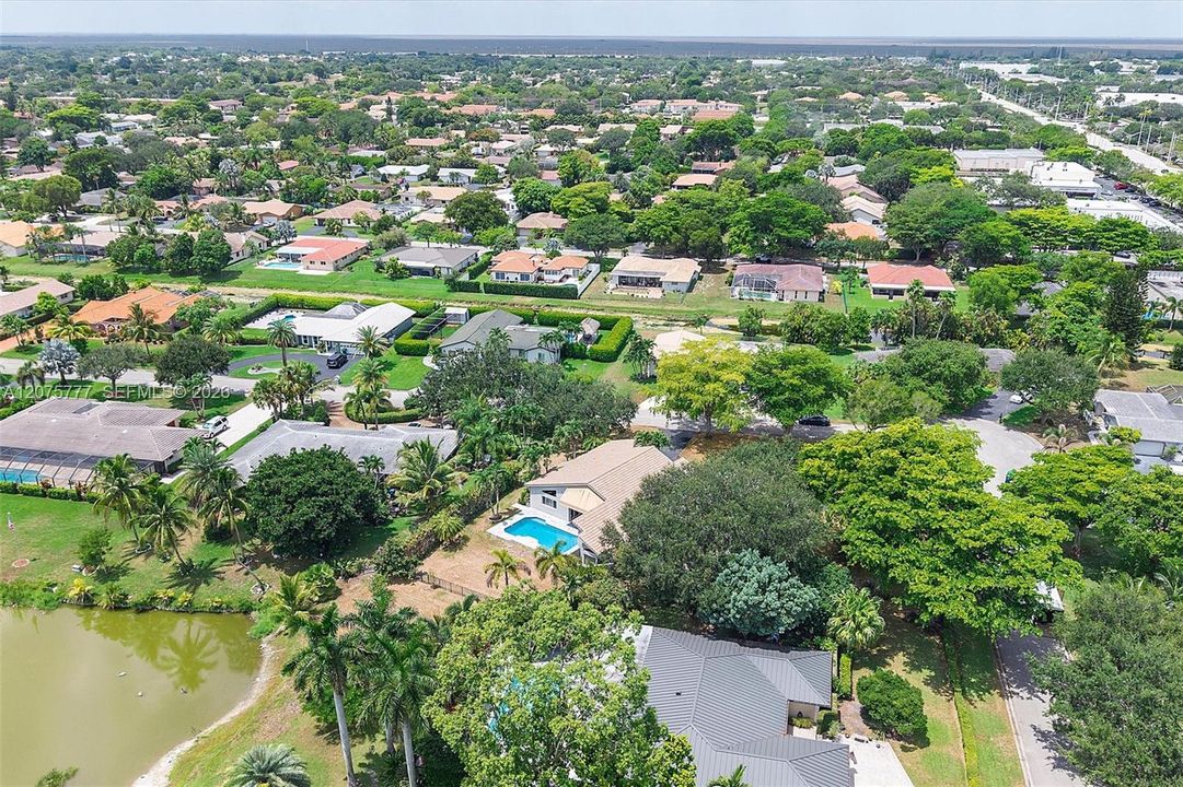 For Sale: $929,500 (4 beds, 2 baths, 2498 Square Feet)