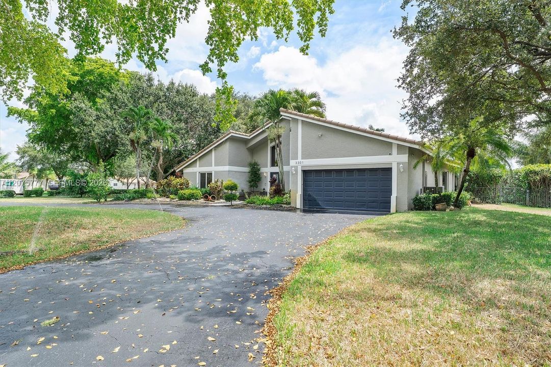 For Sale: $929,500 (4 beds, 2 baths, 2498 Square Feet)