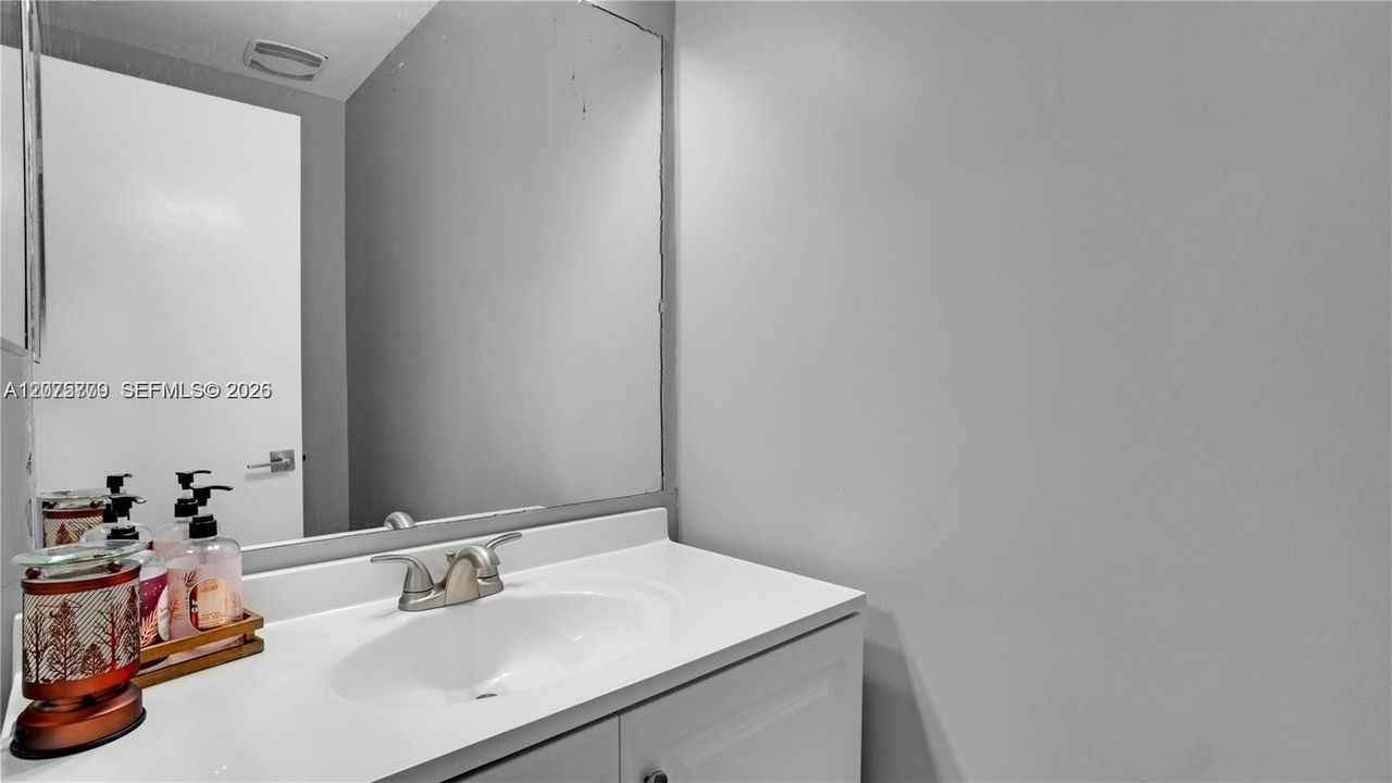 На продажу: $465,000 (2 спален, 2 ванн, 1452 Квадратных фут)