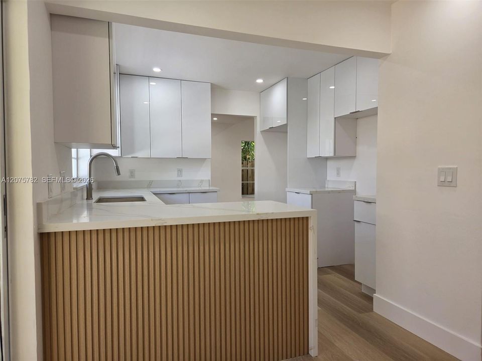 На продажу: $550,000 (3 спален, 2 ванн, 1555 Квадратных фут)