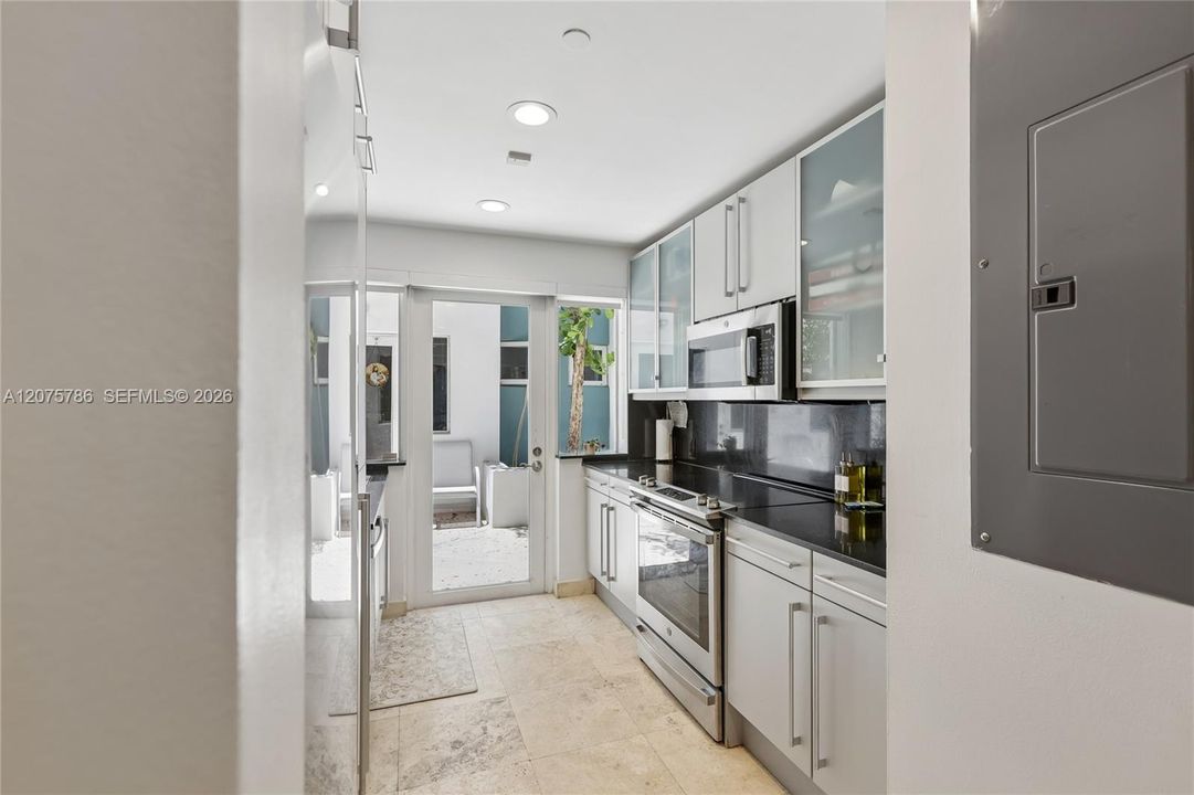 For Rent: $4,500 (2 beds, 1 baths, 1100 Square Feet)