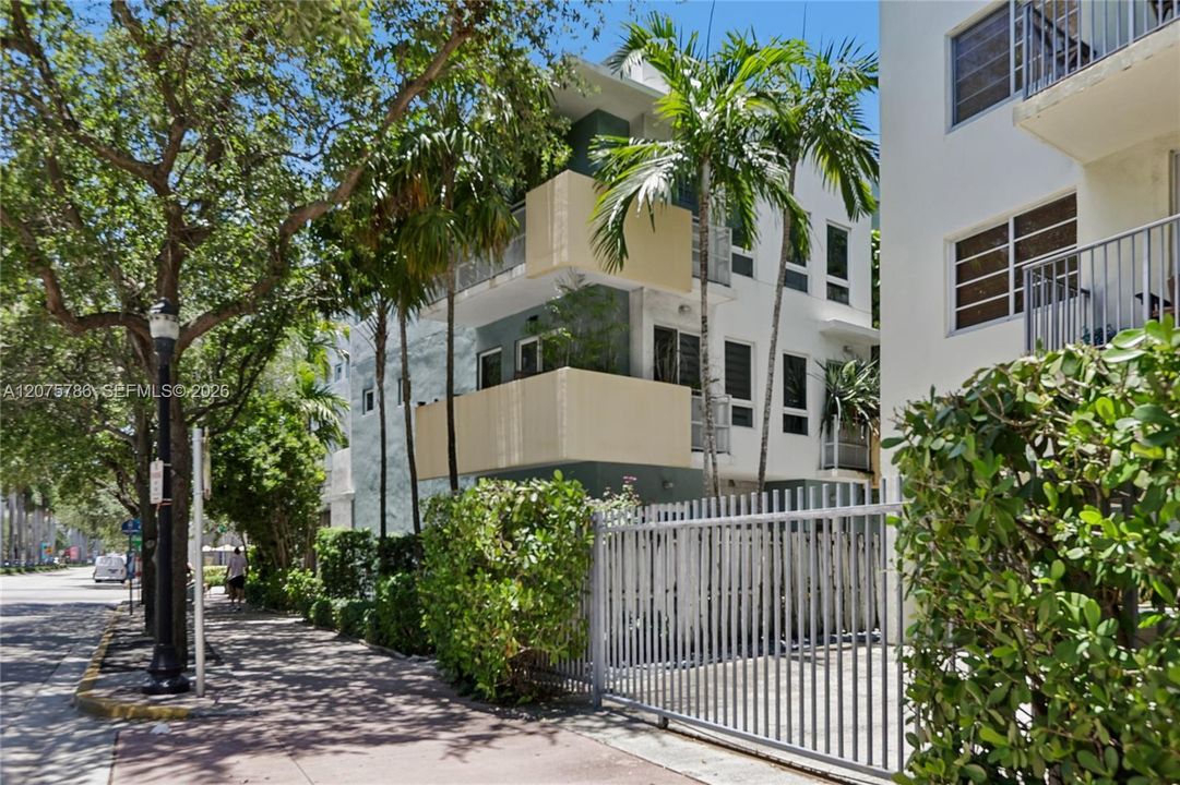 For Rent: $4,500 (2 beds, 1 baths, 1100 Square Feet)