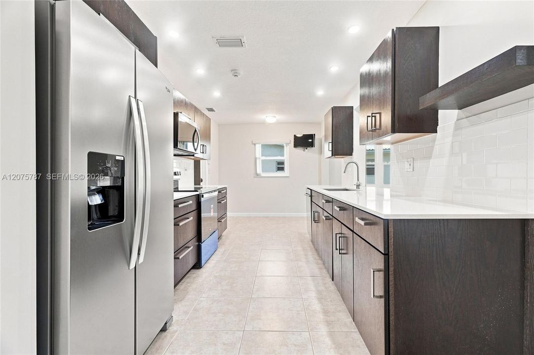На продажу: $374,999 (2 спален, 2 ванн, 1438 Квадратных фут)