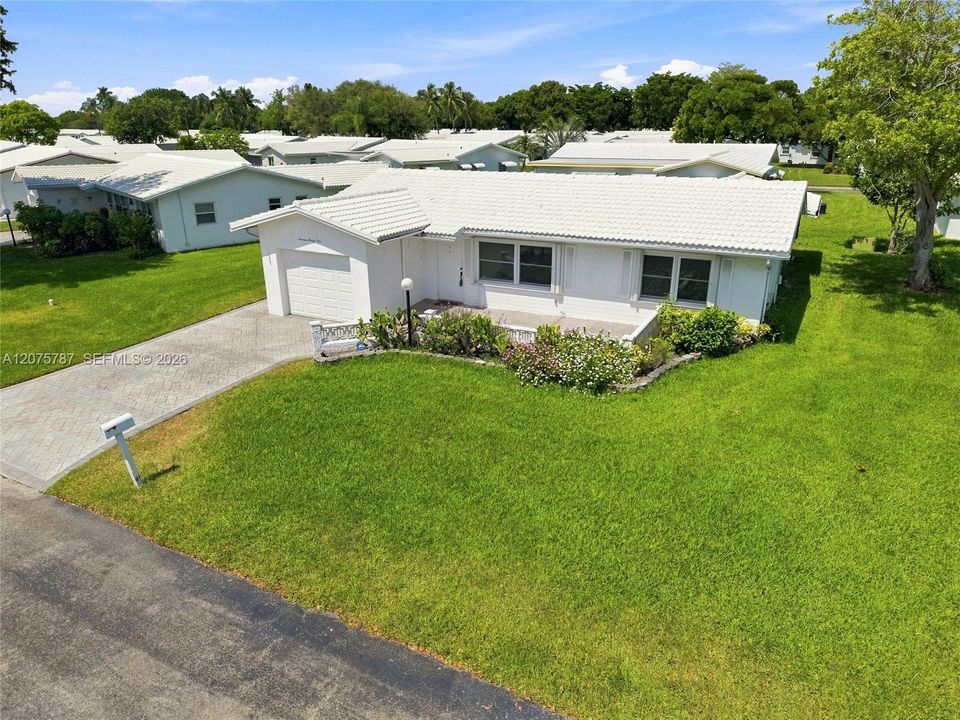 На продажу: $374,999 (2 спален, 2 ванн, 1438 Квадратных фут)
