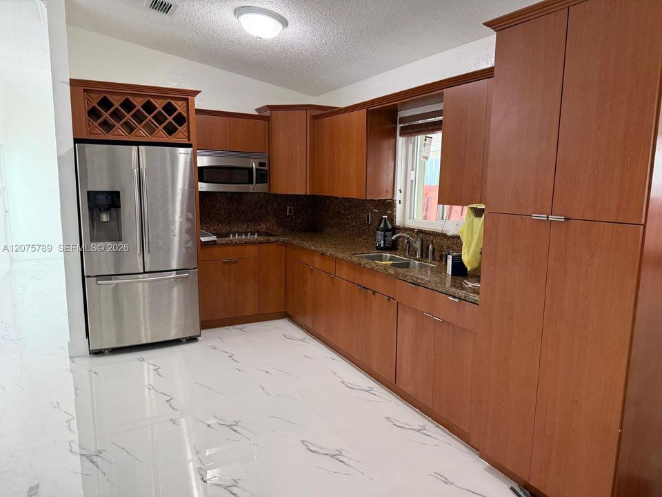 For Rent: $3,500 (3 beds, 2 baths, 1398 Square Feet)