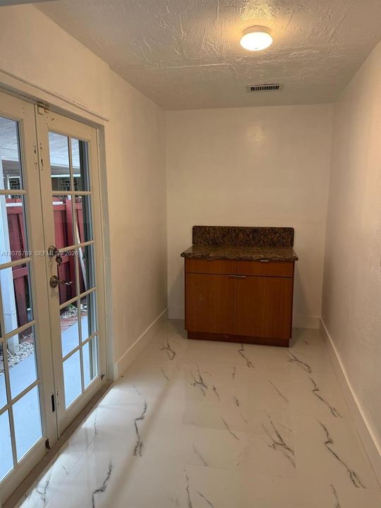 For Rent: $3,500 (3 beds, 2 baths, 1398 Square Feet)
