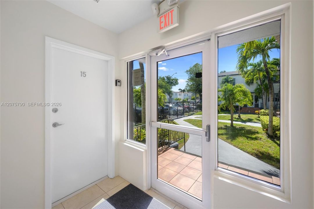 For Rent: $1,700 (1 beds, 1 baths, 890 Square Feet)