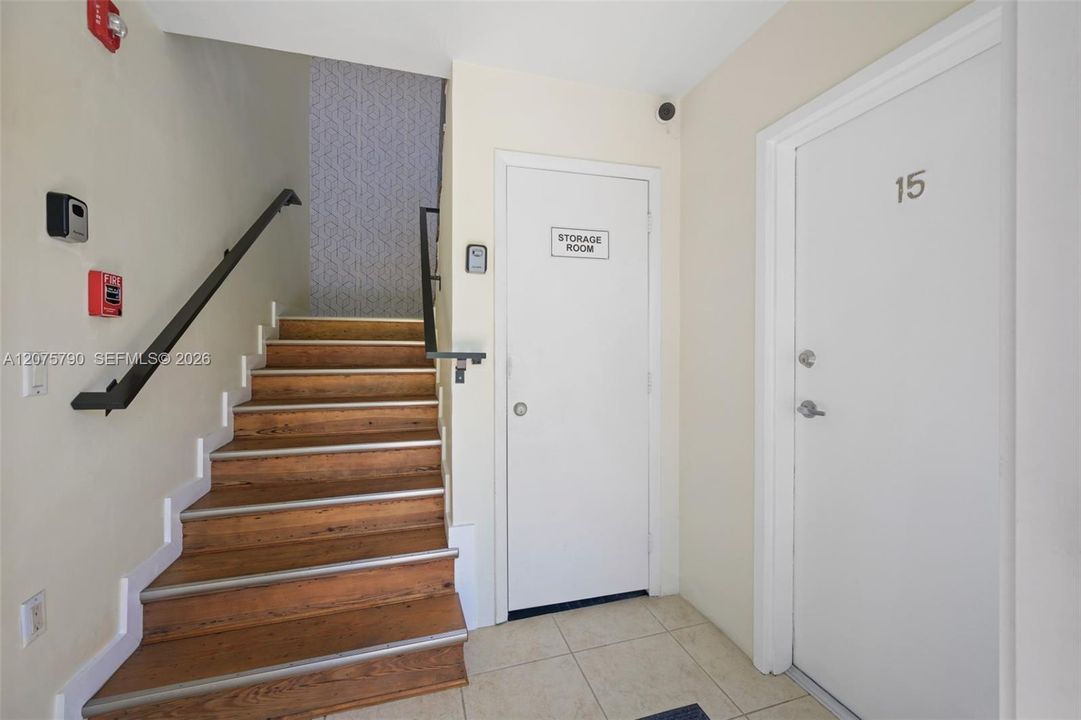 For Rent: $1,700 (1 beds, 1 baths, 890 Square Feet)