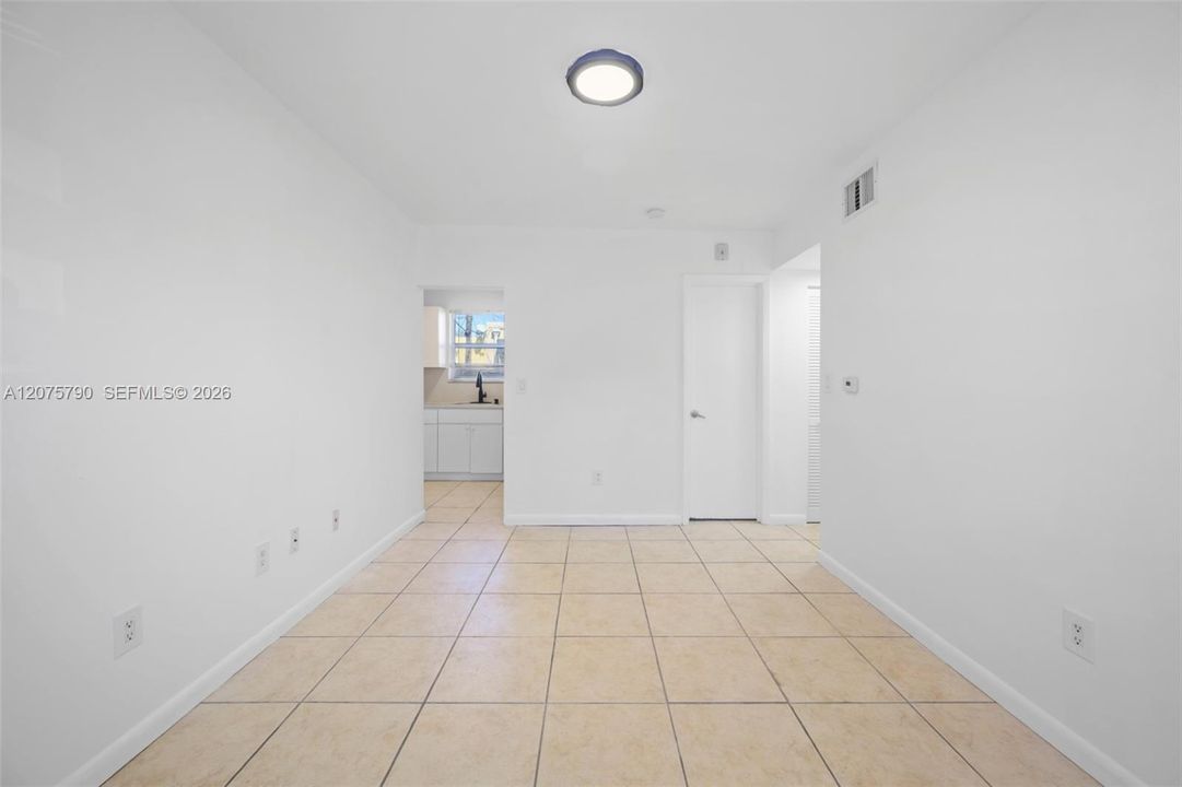 For Rent: $1,700 (1 beds, 1 baths, 890 Square Feet)