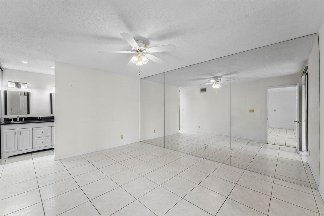Primary Bedroom/Bath