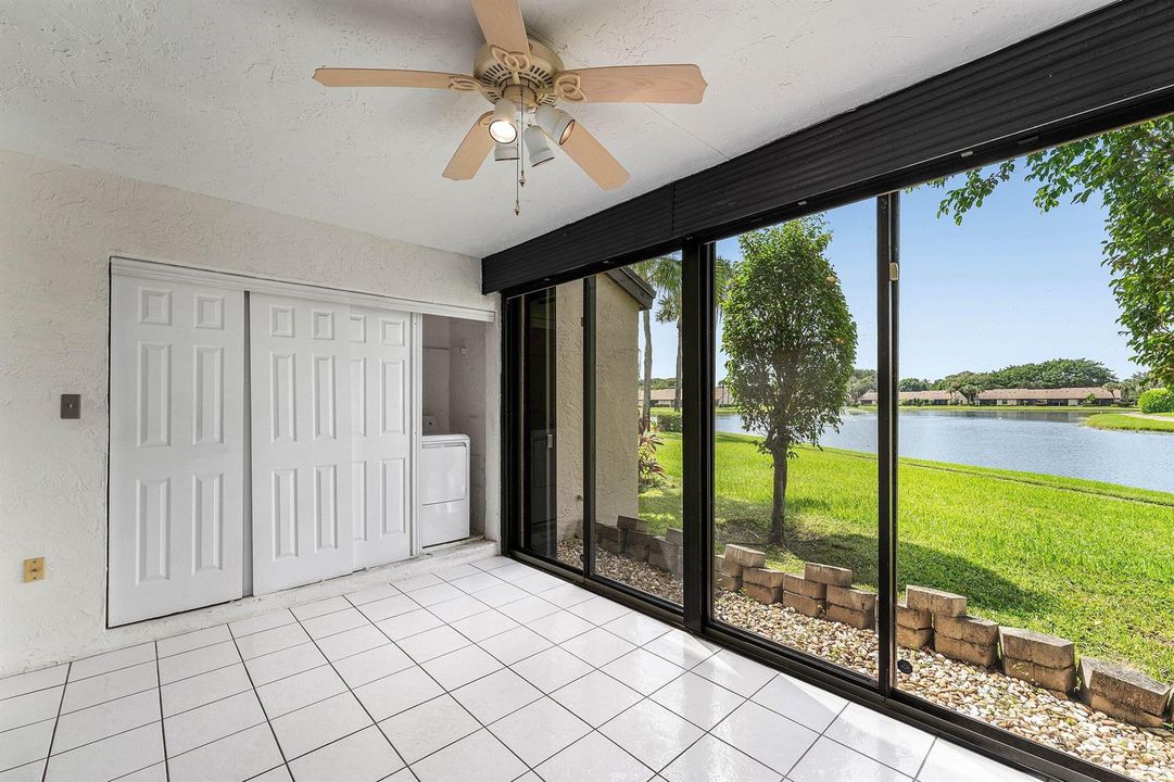 Open Florida Room w/ Laundry