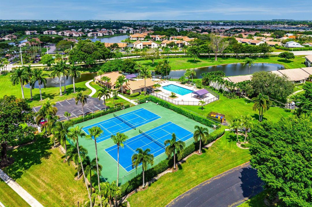 Tennis Courts/Community Pool