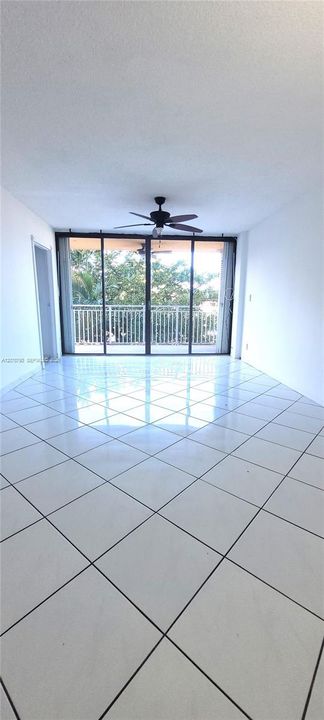 For Rent: $1,900 (2 beds, 1 baths, 720 Square Feet)