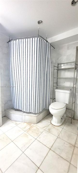 For Rent: $1,900 (2 beds, 1 baths, 720 Square Feet)