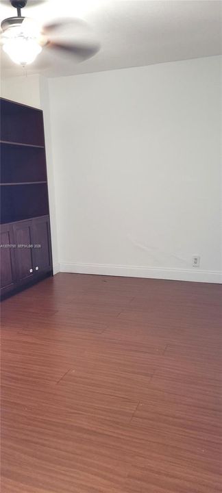 For Rent: $1,900 (2 beds, 1 baths, 720 Square Feet)