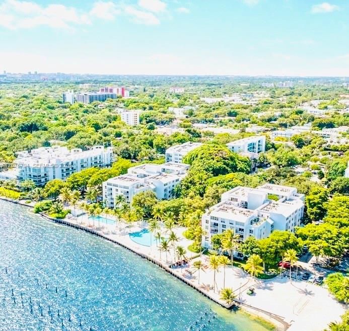 На продажу: $233,000 (0 спален, 1 ванн, 571 Квадратных фут)