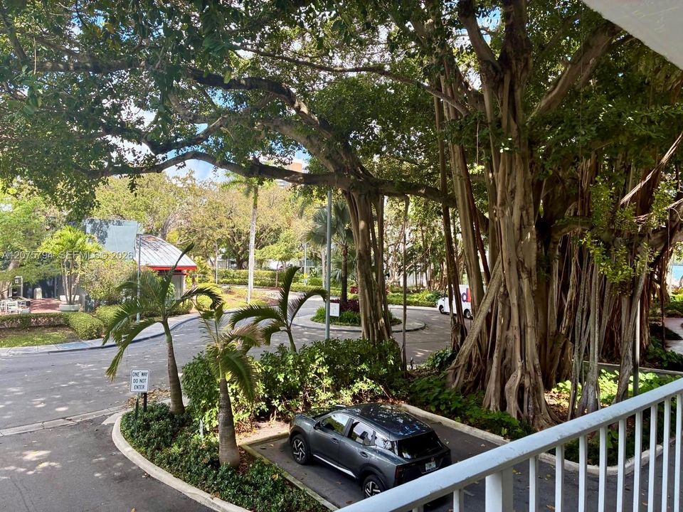 For Sale: $233,000 (0 beds, 1 baths, 571 Square Feet)