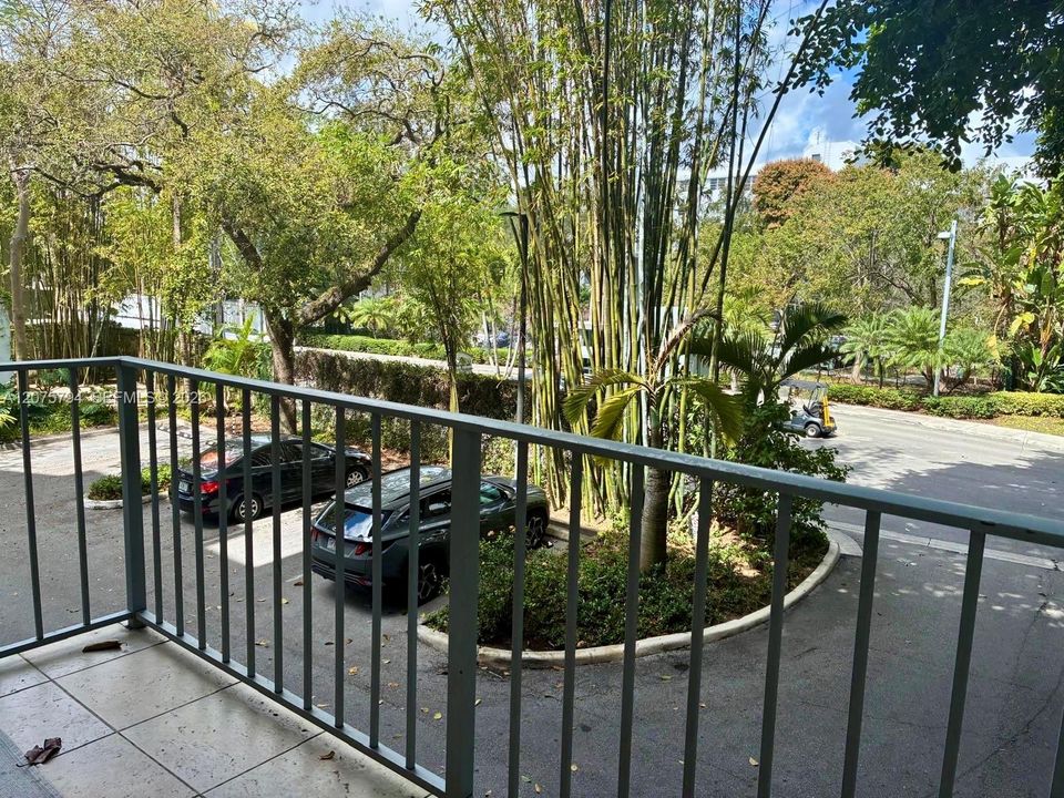 For Sale: $233,000 (0 beds, 1 baths, 571 Square Feet)