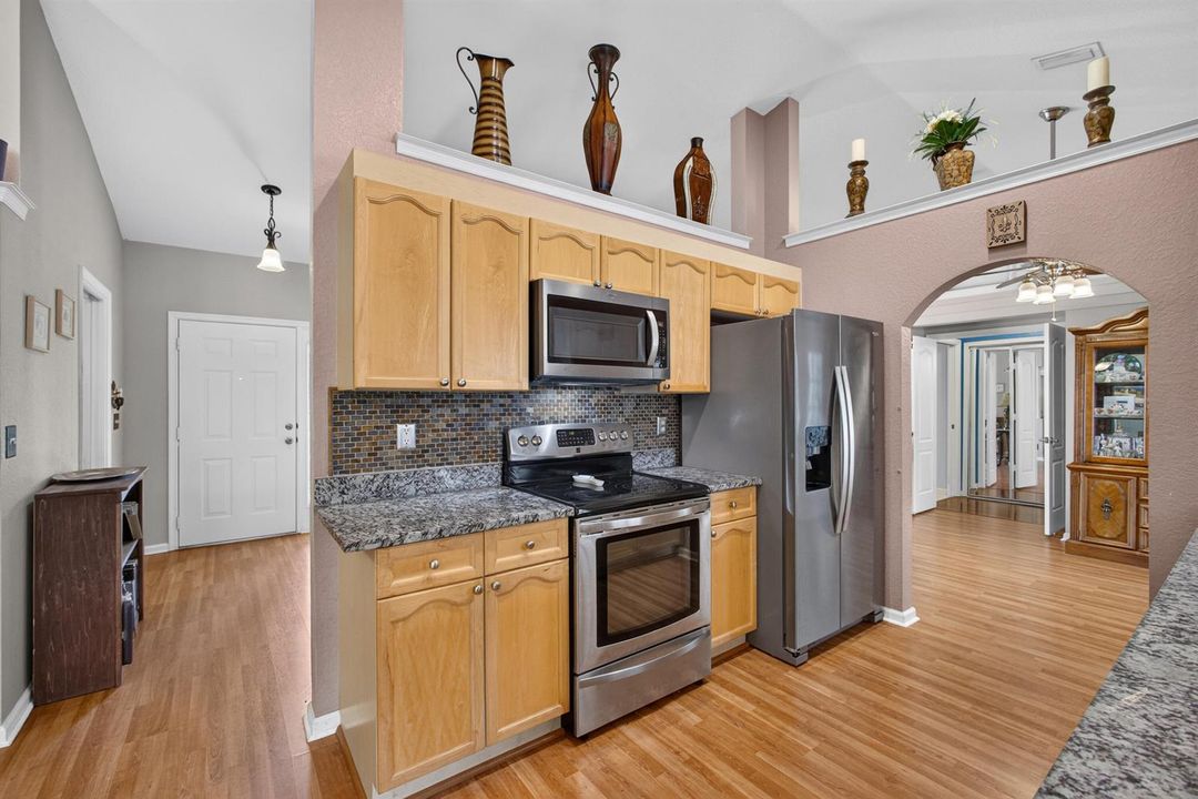 Updated Kitchen w Granite & SS app
