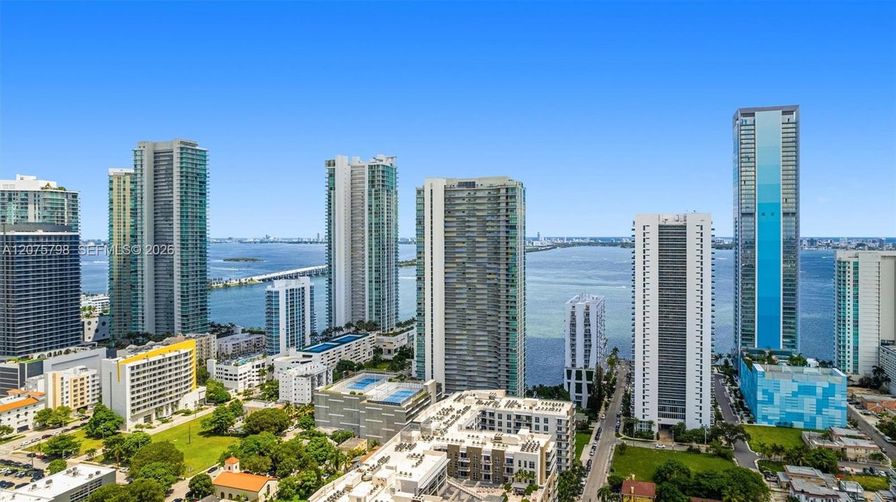 En Venta: $1,349,000 (3 camas, 2 baños, 1395 Pies cuadrados)
