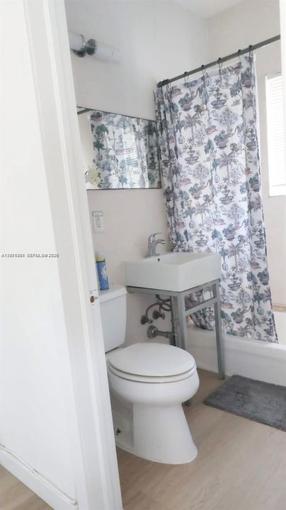 For Rent: $2,450 (2 beds, 1 baths, 673 Square Feet)