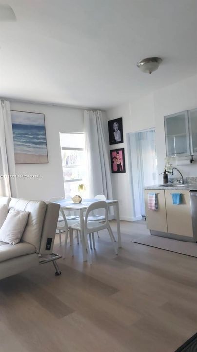 For Rent: $2,450 (2 beds, 1 baths, 673 Square Feet)