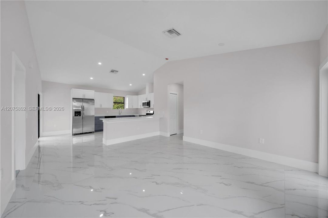 Vendido Recientemente: $259,900 (3 camas, 2 baños, 1094 Pies cuadrados)