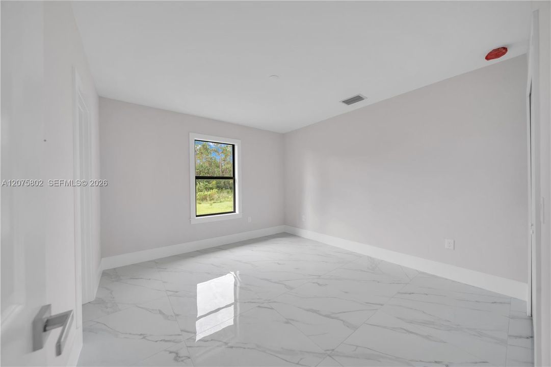 Vendido Recientemente: $259,900 (3 camas, 2 baños, 1094 Pies cuadrados)