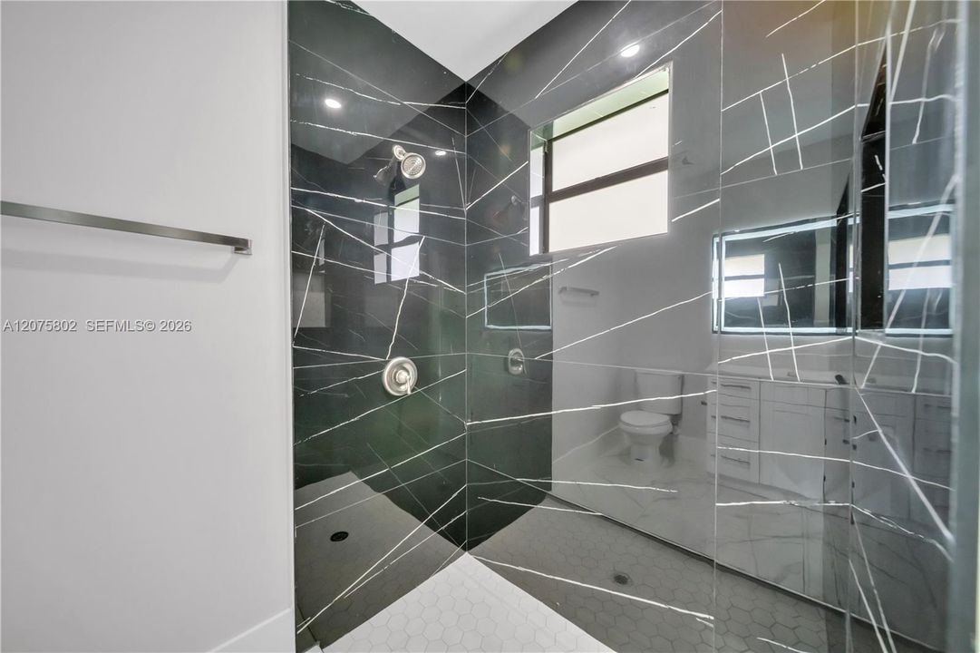 Vendido Recientemente: $259,900 (3 camas, 2 baños, 1094 Pies cuadrados)