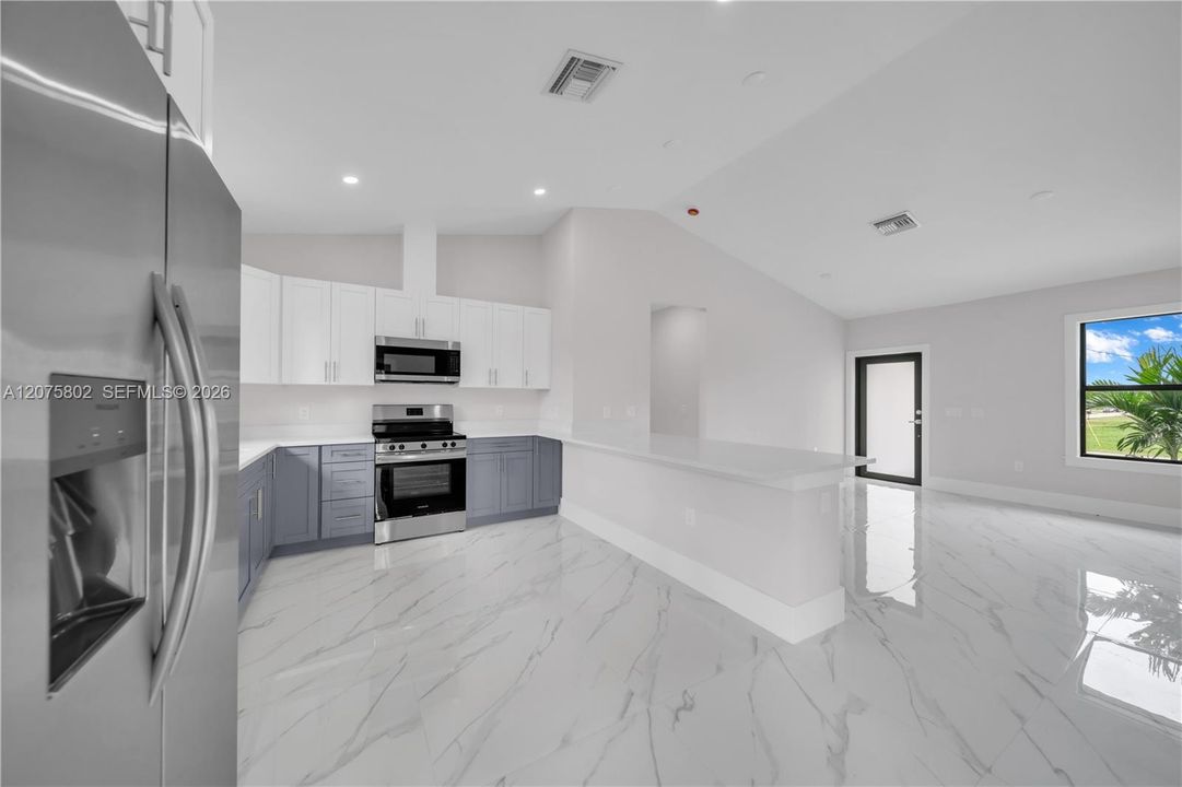 Vendido Recientemente: $259,900 (3 camas, 2 baños, 1094 Pies cuadrados)