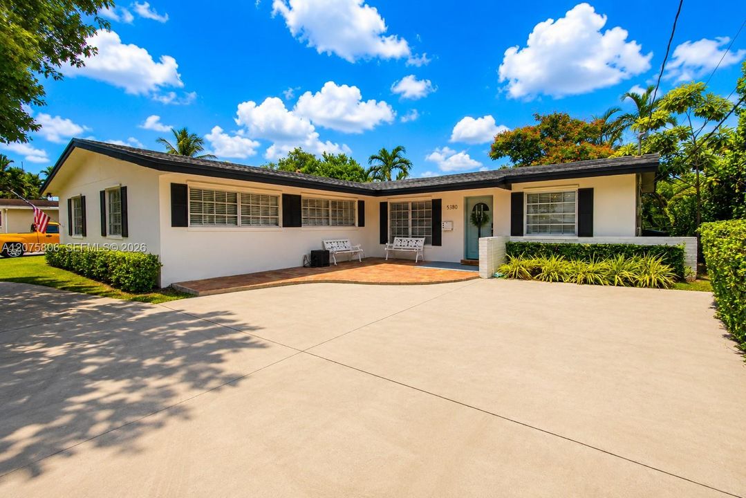 For Rent: $4,200 (4 beds, 2 baths, 2324 Square Feet)