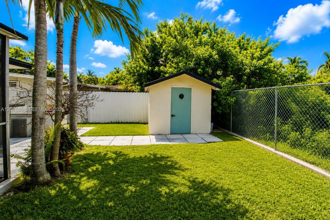For Rent: $4,200 (4 beds, 2 baths, 2324 Square Feet)