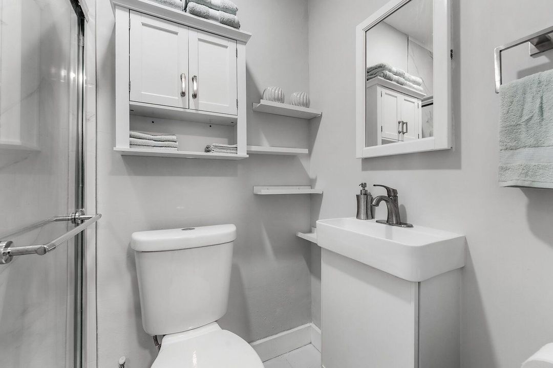 Guest Suite Bath