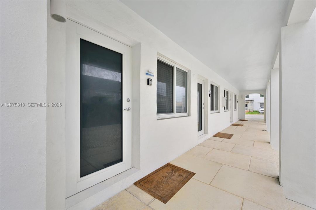 For Rent: $1,900 (1 beds, 1 baths, 730 Square Feet)