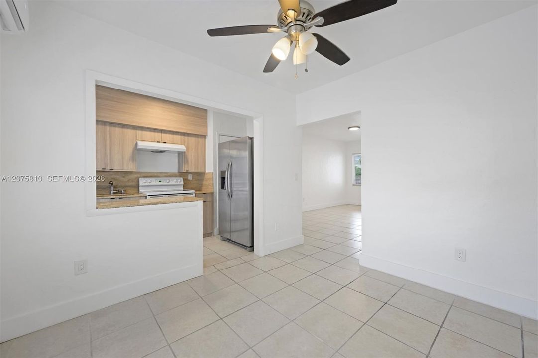 For Rent: $1,900 (1 beds, 1 baths, 730 Square Feet)