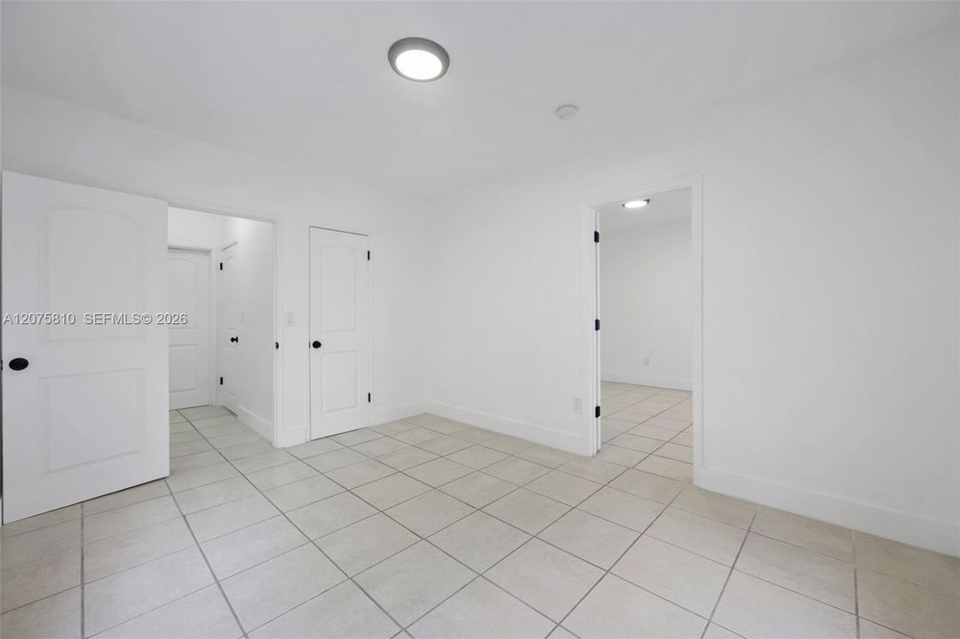 For Rent: $1,900 (1 beds, 1 baths, 730 Square Feet)