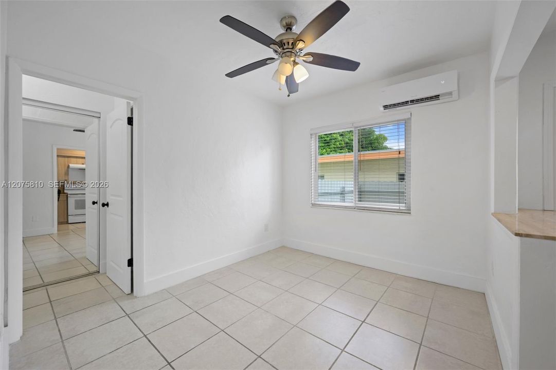 For Rent: $1,900 (1 beds, 1 baths, 730 Square Feet)