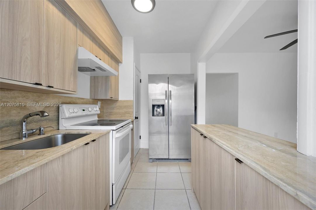 For Rent: $1,900 (1 beds, 1 baths, 730 Square Feet)
