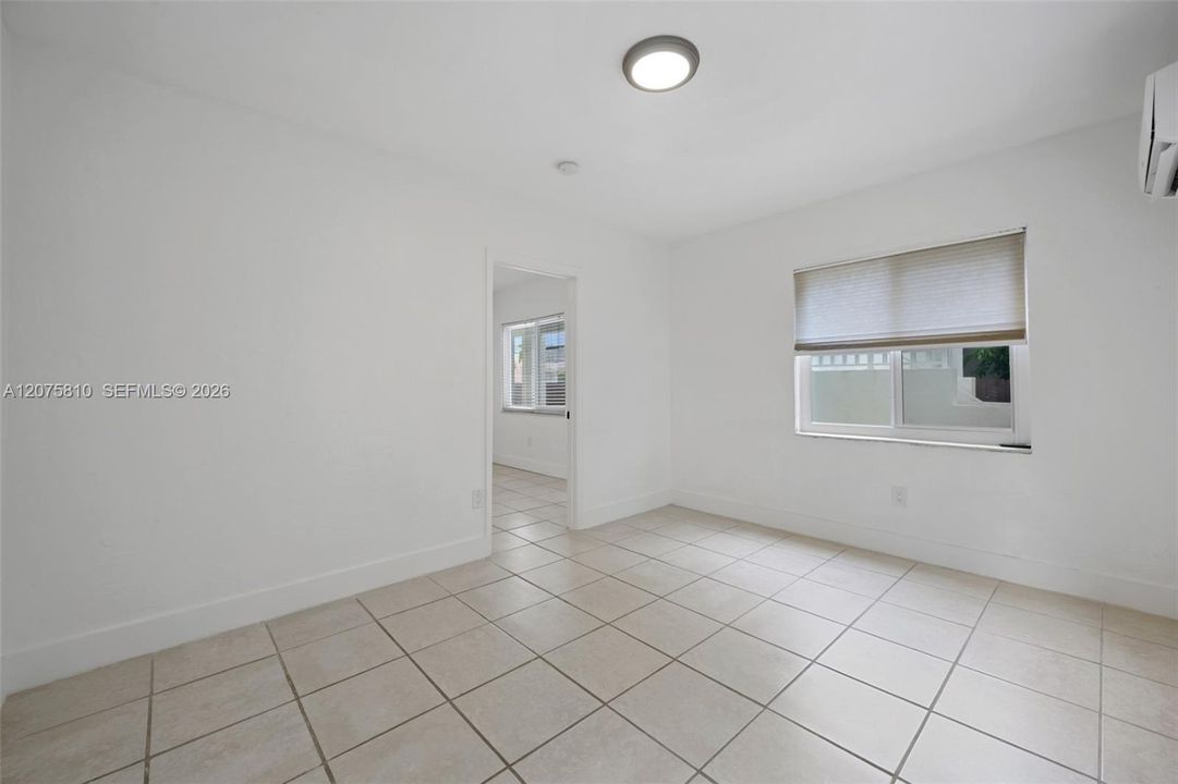For Rent: $1,900 (1 beds, 1 baths, 730 Square Feet)