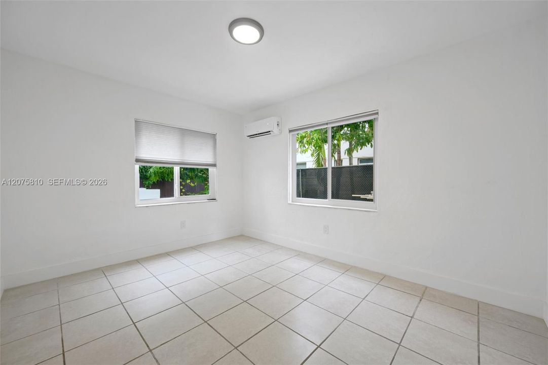 For Rent: $1,900 (1 beds, 1 baths, 730 Square Feet)