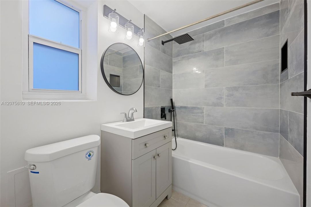 For Rent: $1,900 (1 beds, 1 baths, 730 Square Feet)