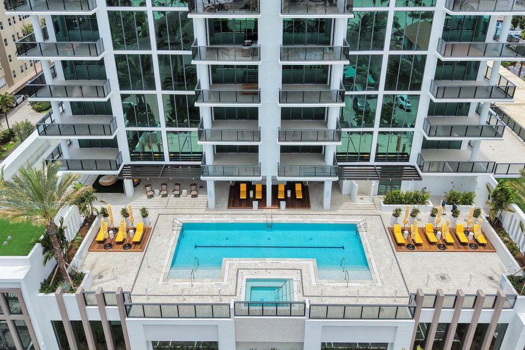 Salato Exterior 15