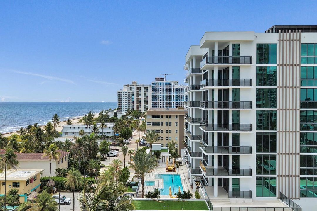 Salato Exterior 17