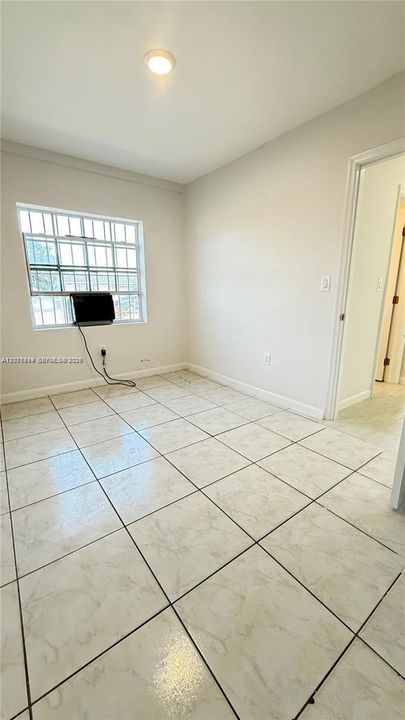 For Rent: $2,500 (2 beds, 1 baths, 950 Square Feet)