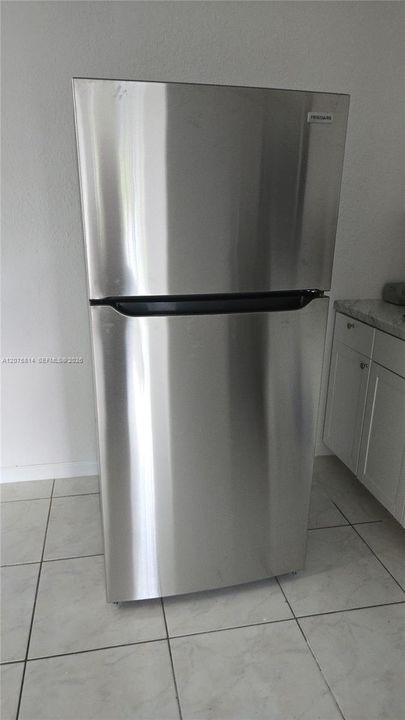 For Rent: $2,500 (2 beds, 1 baths, 950 Square Feet)
