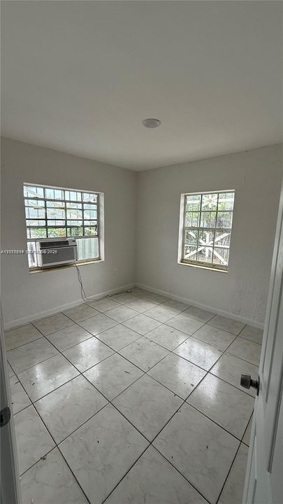 For Rent: $2,500 (2 beds, 1 baths, 950 Square Feet)