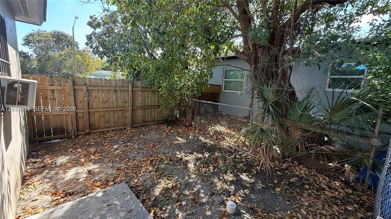 For Rent: $2,500 (2 beds, 1 baths, 950 Square Feet)