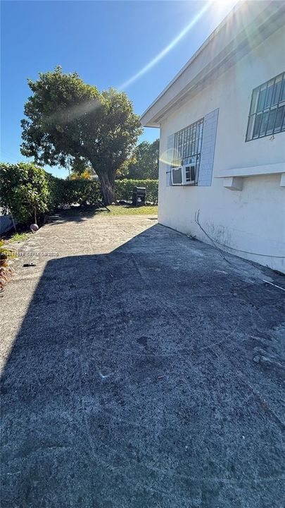 For Rent: $2,500 (2 beds, 1 baths, 950 Square Feet)